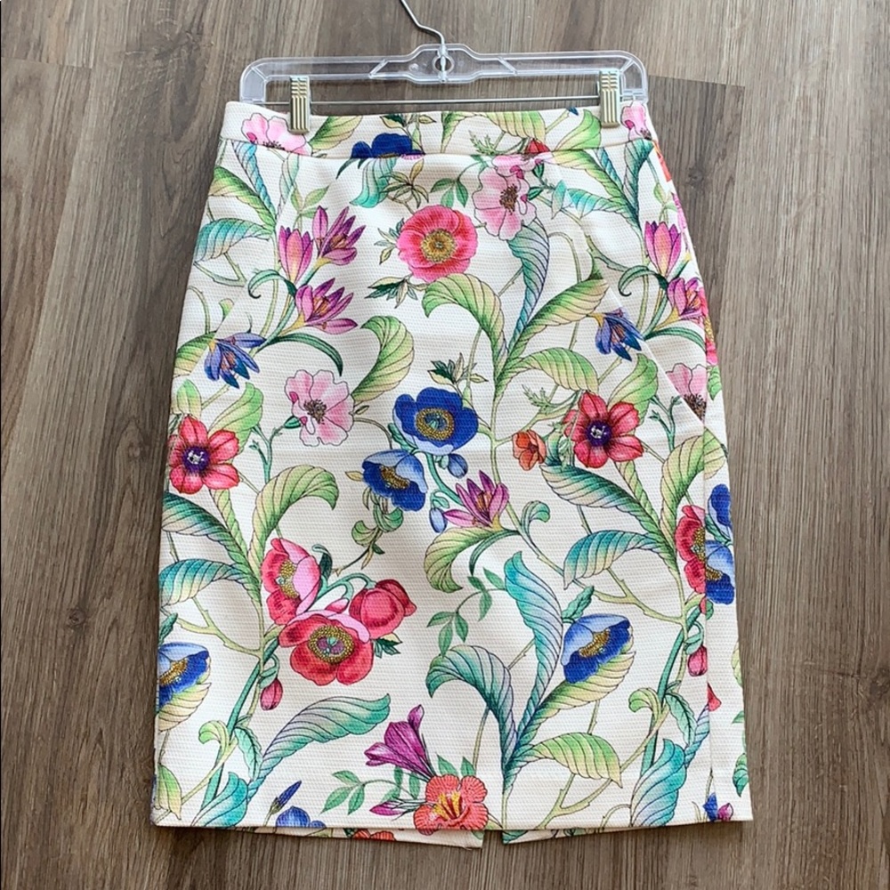 Vibrant floral Ann Taylor pencil skirt size 4 🌸